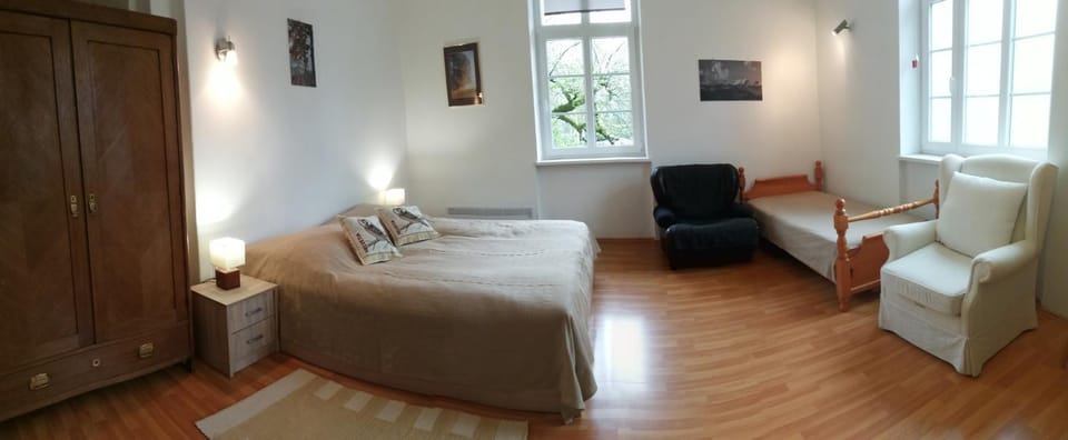 Bed, Photo of the whole room
