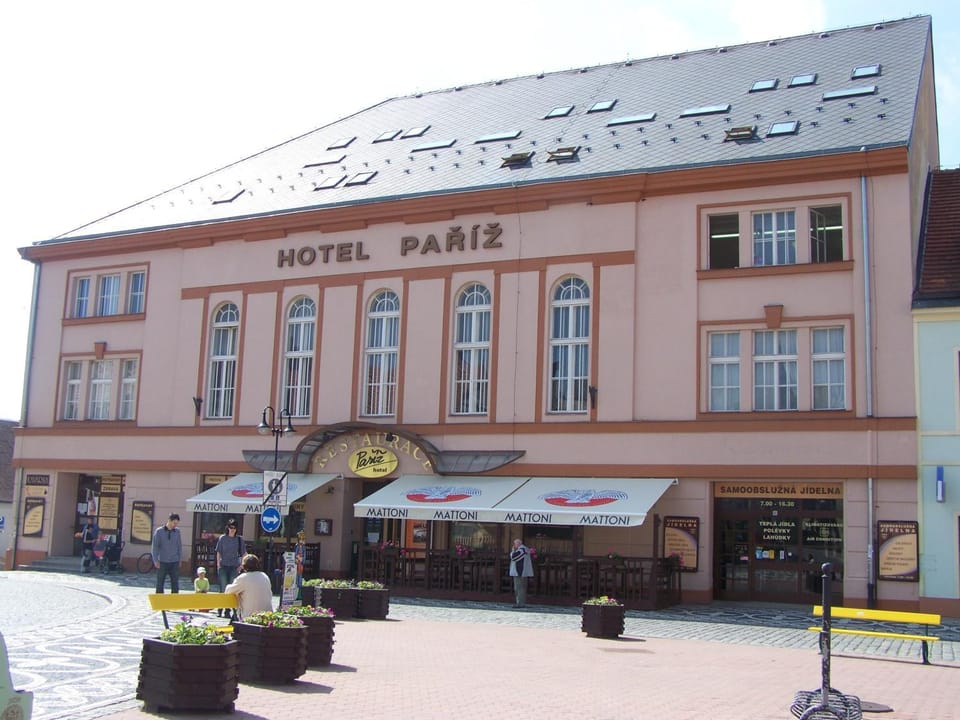 Facade/entrance