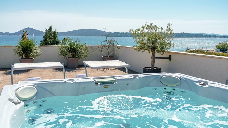 Hot Tub, Balcony/Terrace, Sea view