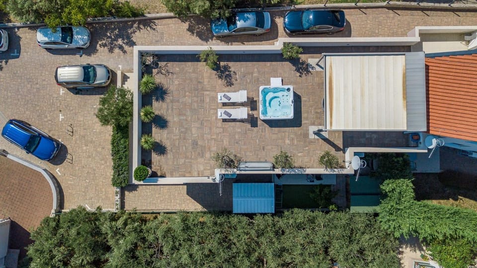 Property building, Balcony/Terrace