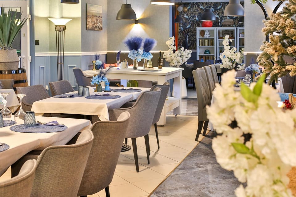 Restaurant/places to eat, Food and drinks, Food