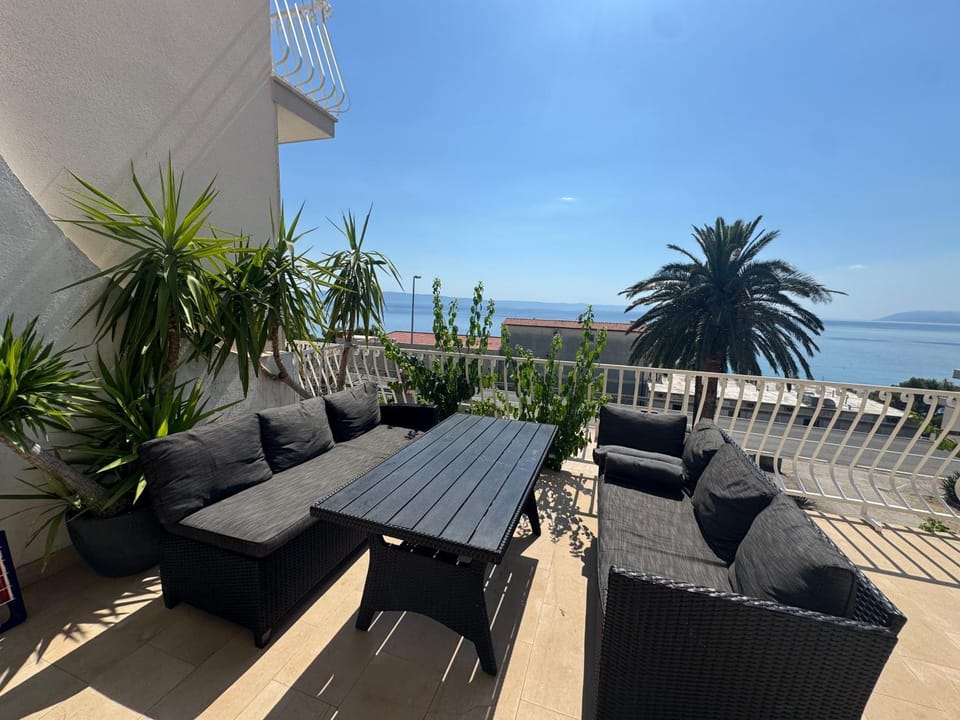 Balcony/Terrace, Seating area, Sea view, sunbed