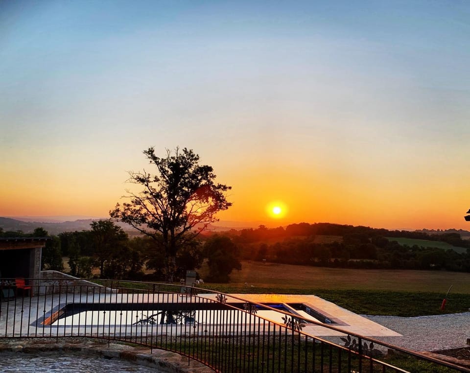 Mountain view, Pool view, Swimming pool