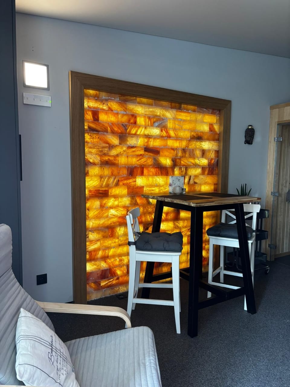 Seating area, Dining area