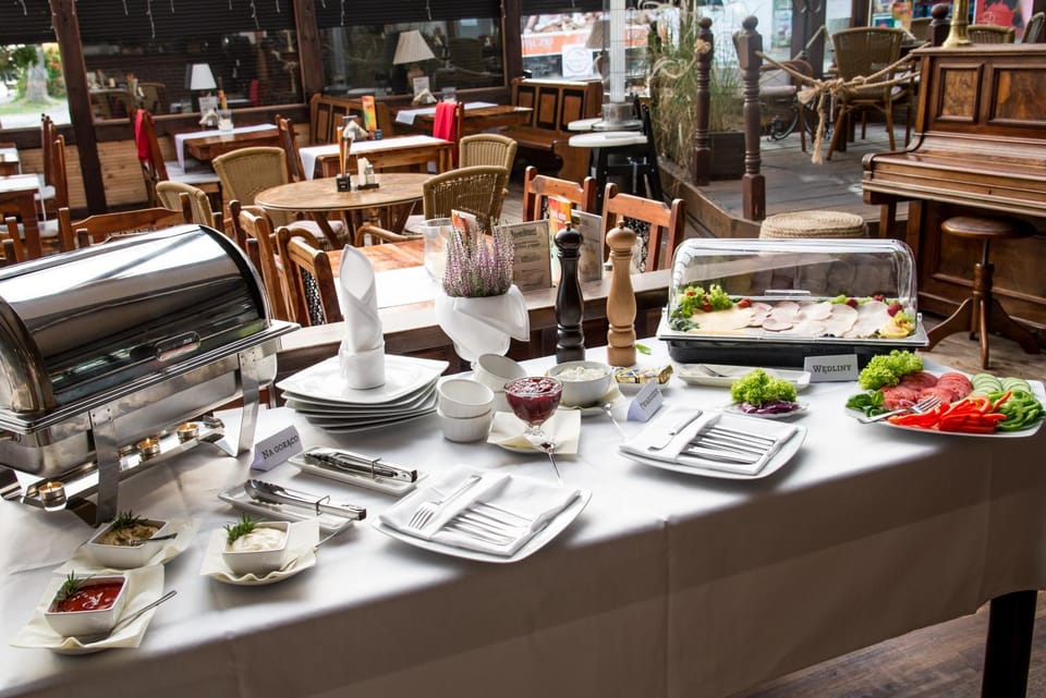 Restaurant/places to eat, Food and drinks, Food, Breakfast, Continental breakfast, Buffet breakfast, Lunch, Dinner