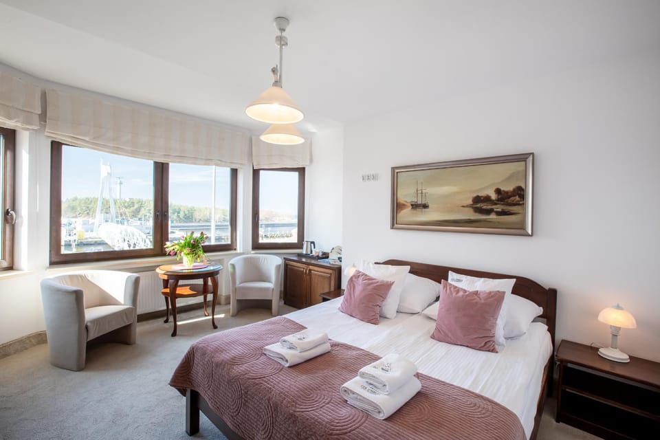 Bed, Other, Seating area, Dining area, Bedroom, Autumn, Sea view, towels