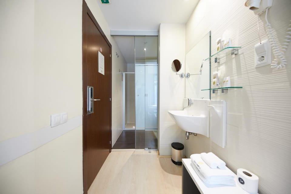 Toilet, Bathroom, towels