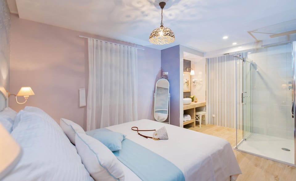 Shower, Bathroom, Bedroom