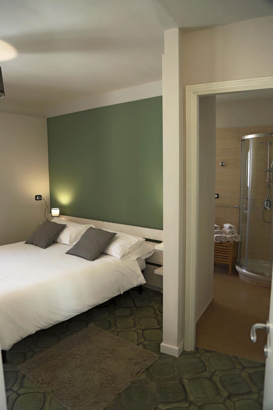 Bed, Bathroom, Photo of the whole room, Bedroom, towels