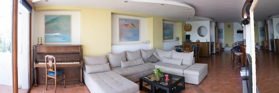 Living room, Photo of the whole room