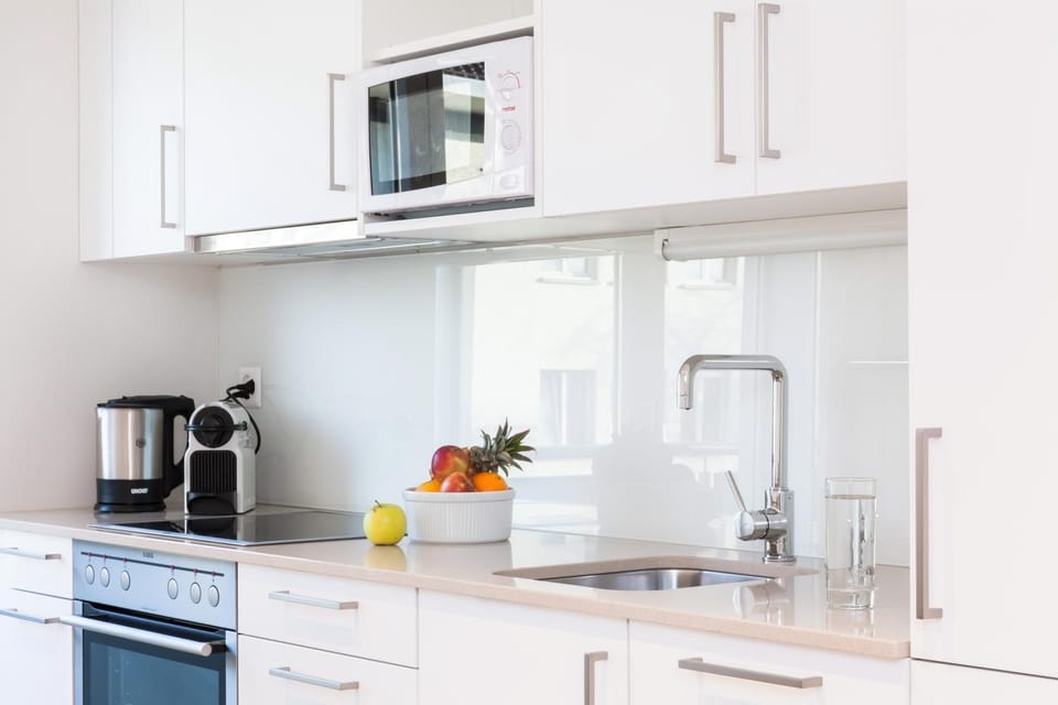 Coffee/tea facilities, Kitchen or kitchenette, Decorative detail, dishwasher, stove