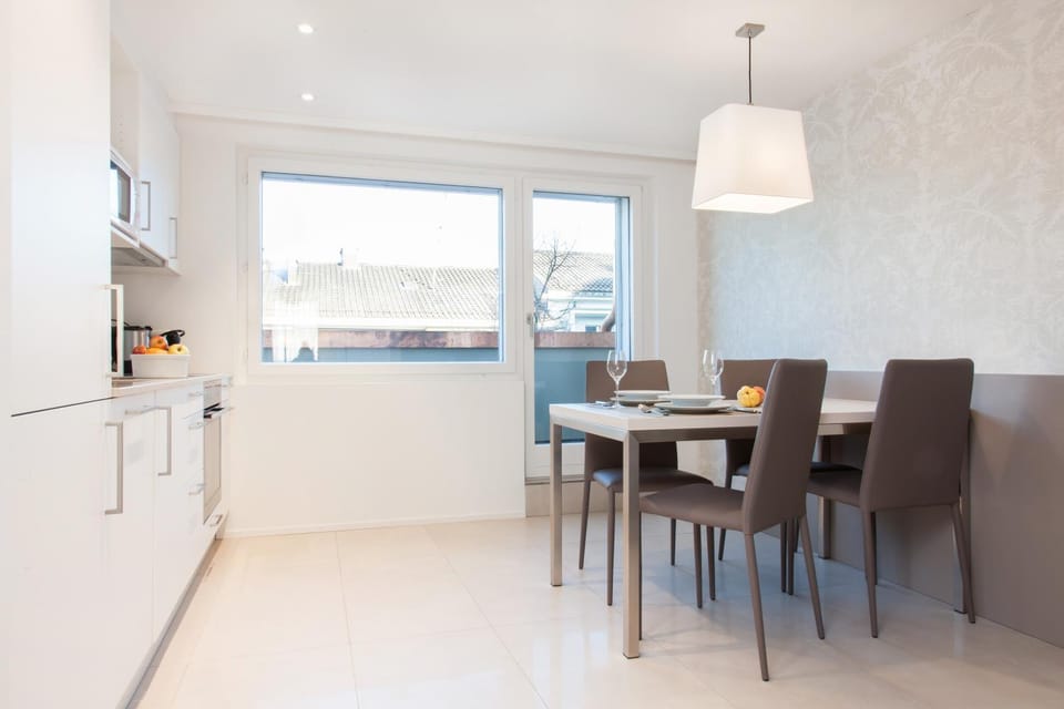 Coffee/tea facilities, Kitchen or kitchenette, Dining area