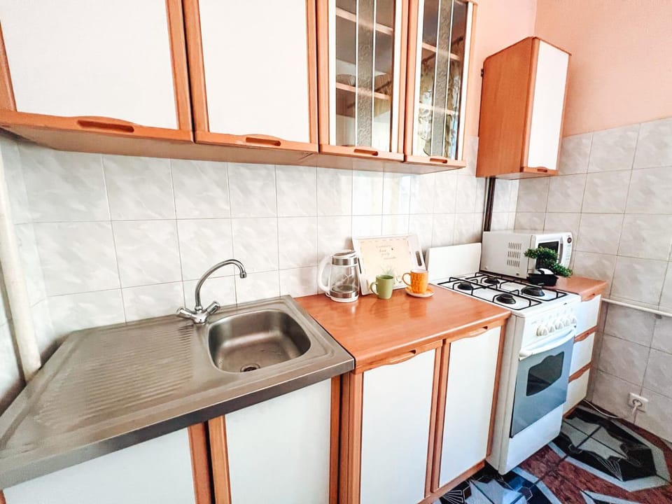 Kitchen or kitchenette, minibar, stove