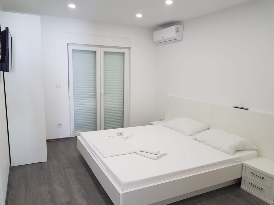 Apartments Vinko Apartment in Novalja