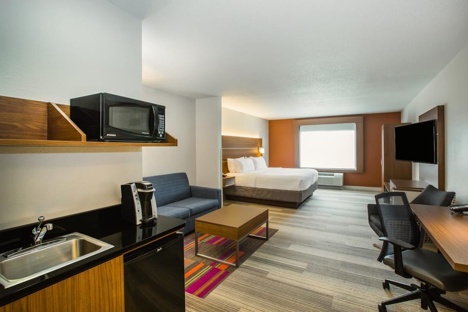 Bathroom, Coffee/tea facilities, Kitchen or kitchenette, Bedroom