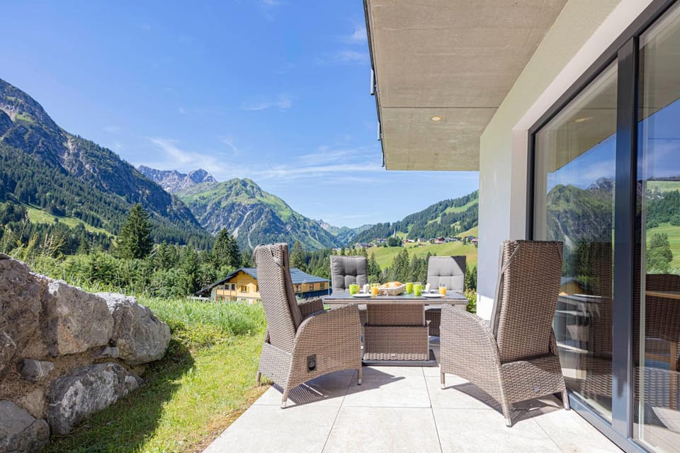 Natural landscape, View (from property/room), Balcony/Terrace, Seating area, Dining area, Mountain view