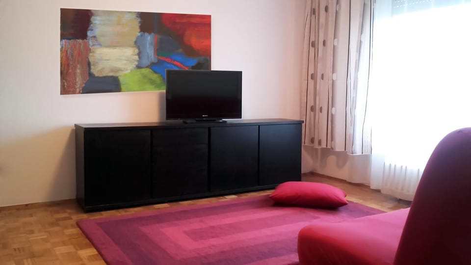 Communal lounge/ TV room, Living room, Evening entertainment