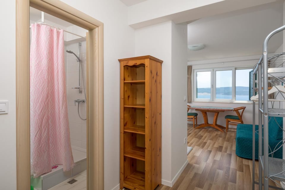 Shower, Bathroom, towels, wardrobe