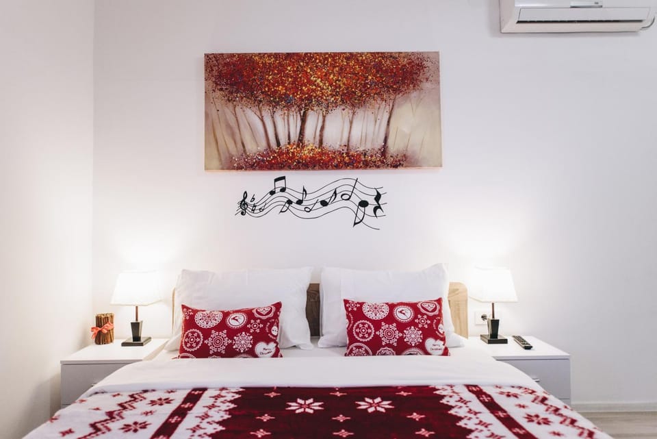 Bed, Decorative detail, air conditioner