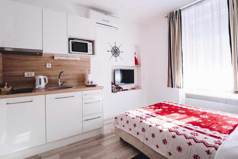 Bedroom, air conditioner