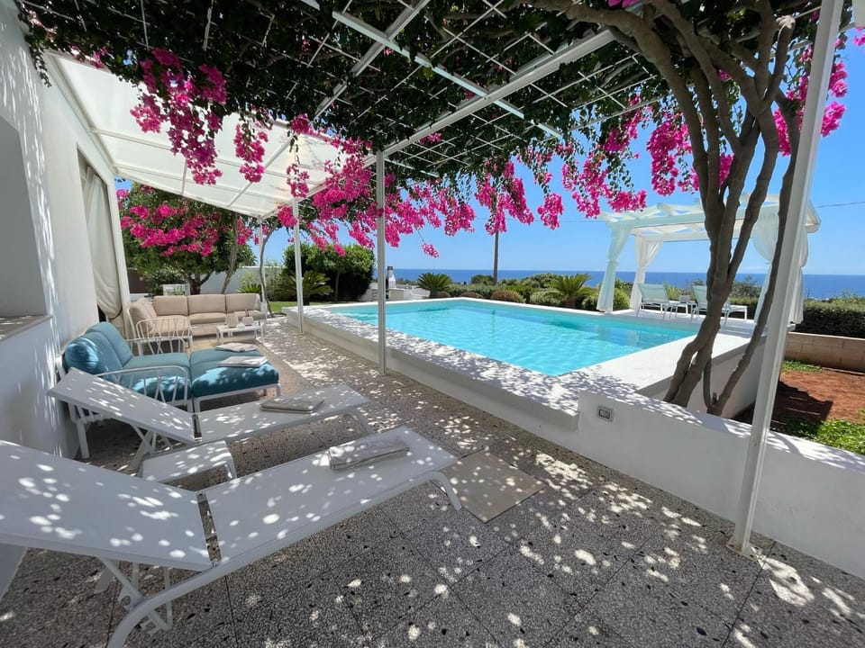 Property building, Balcony/Terrace, Sea view, Swimming pool