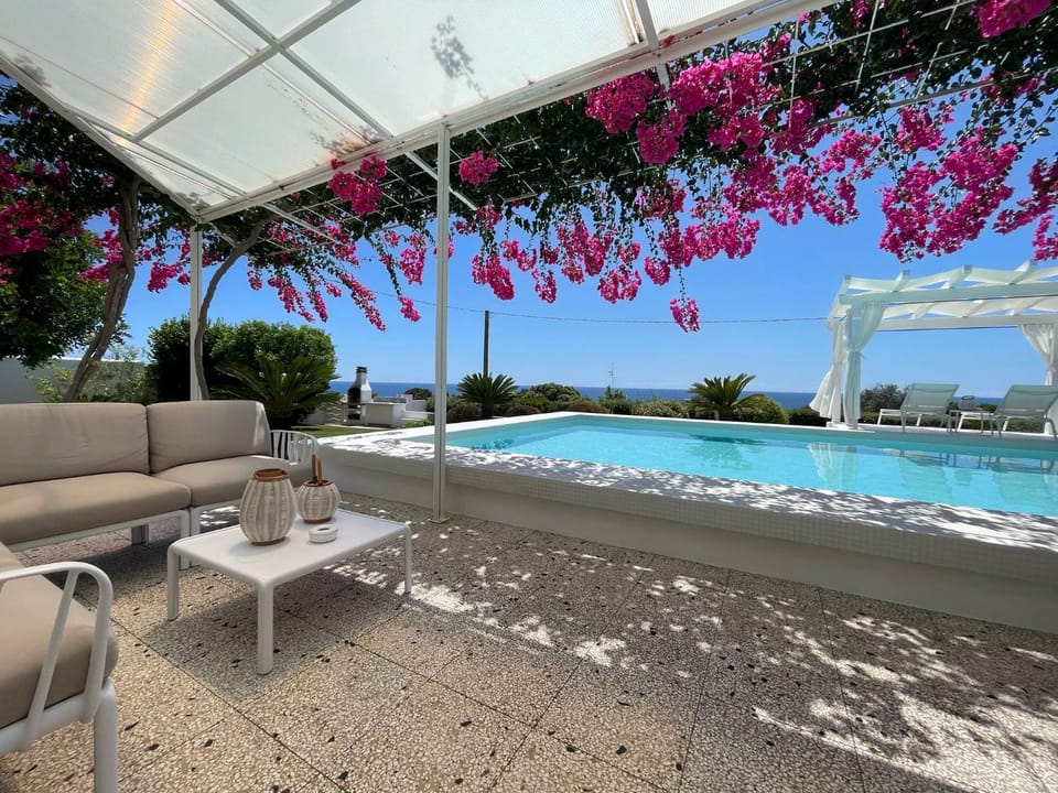 Property building, BBQ facilities, Balcony/Terrace, Sea view, Swimming pool