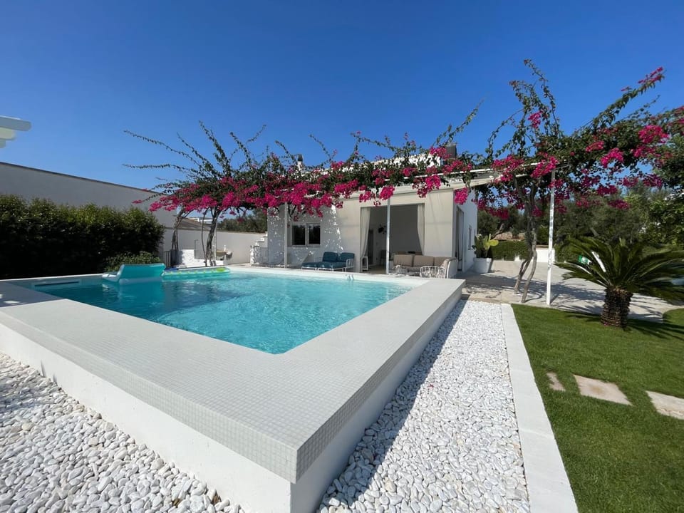 Property building, Garden, Garden view, Swimming pool