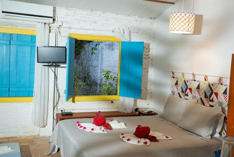 Bed, TV and multimedia, Bedroom, towels, air conditioner