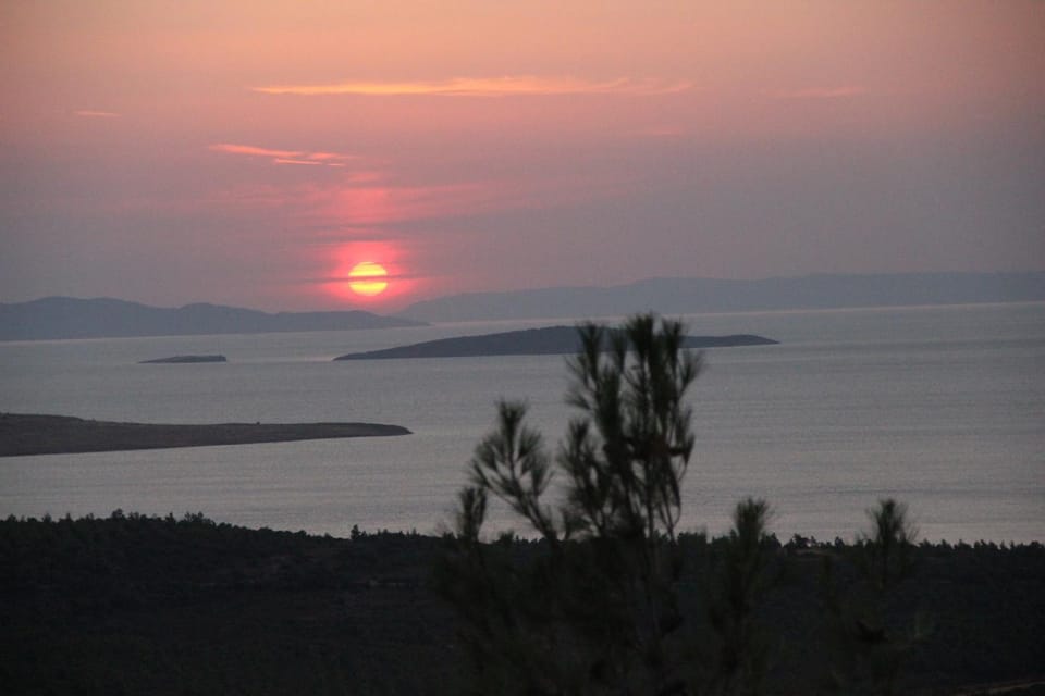 Nearby landmark, Natural landscape, Area and facilities, Location, Sunset