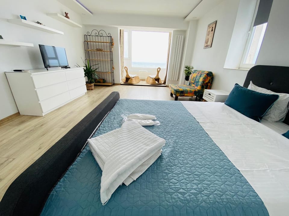 Sea View Studio Apartment in Constanta