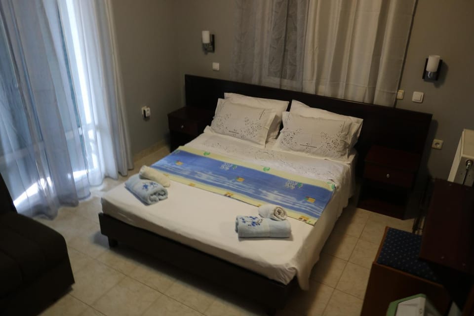 Ellis Studios Bed and Breakfast in Peloponnese, Western Greece and the Ionian