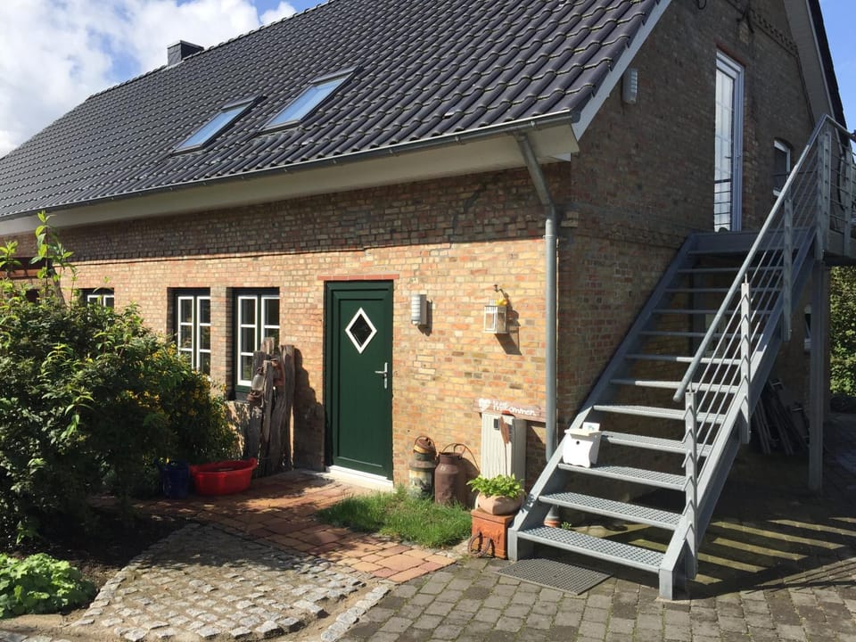 Property building, Facade/entrance