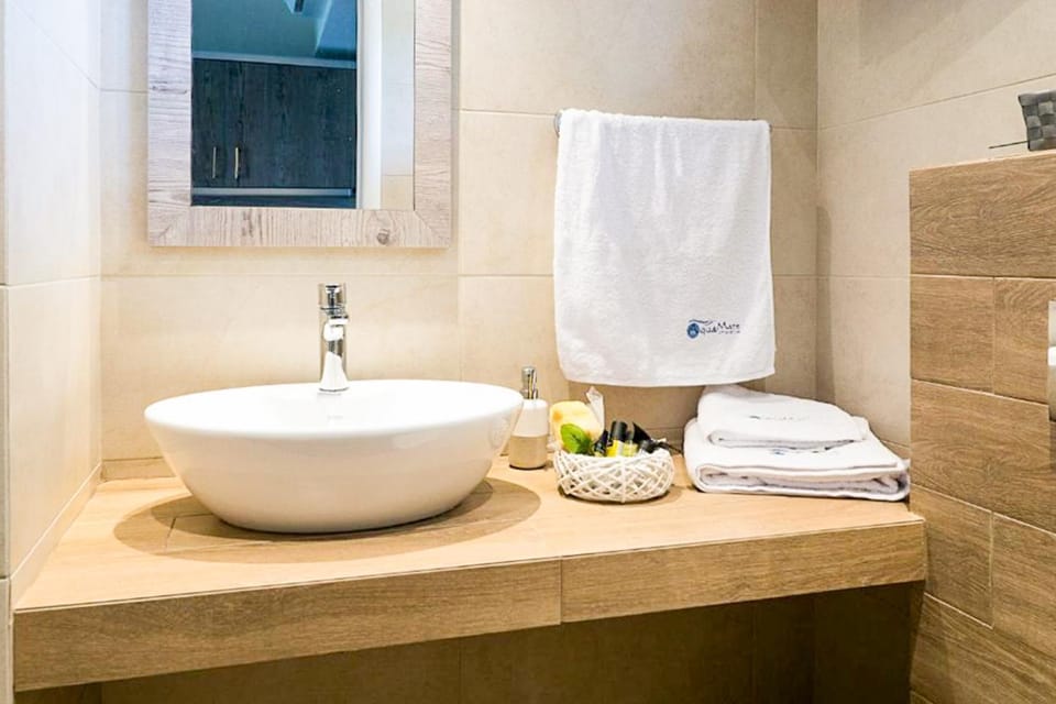 Bathroom, towels