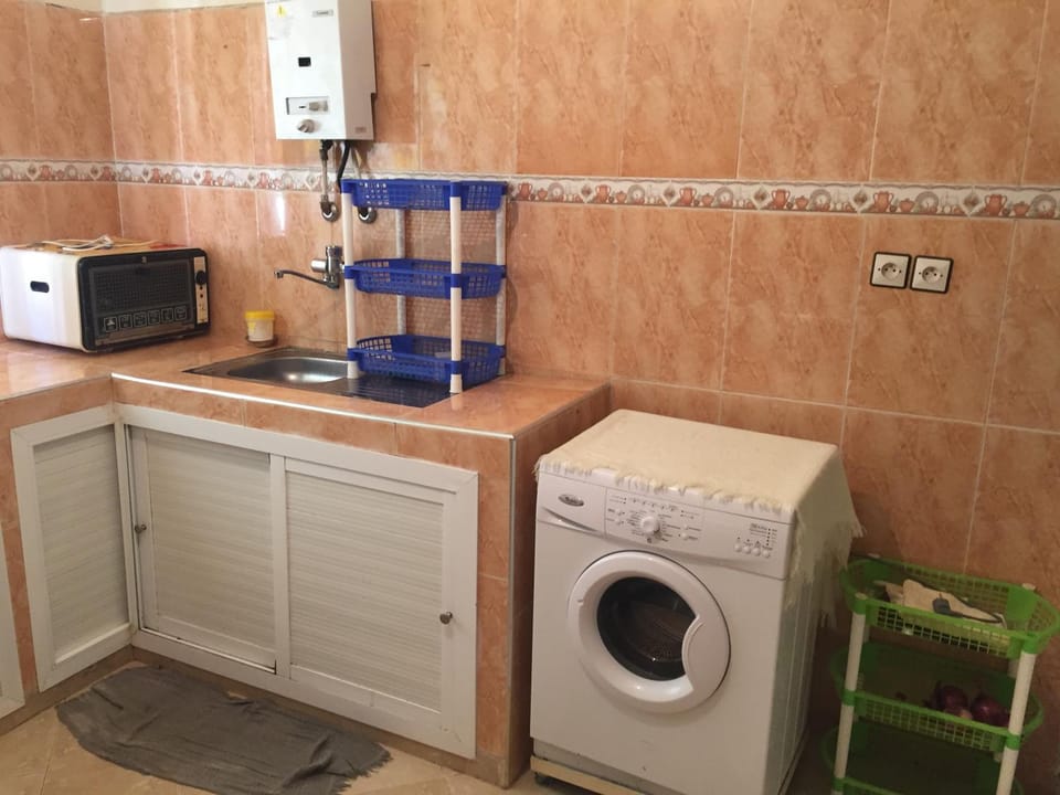 Property building, Coffee/tea facilities, Kitchen or kitchenette