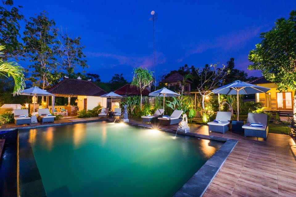 Pool view, Swimming pool, sunbed