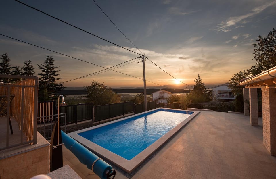 Balcony/Terrace, Swimming pool