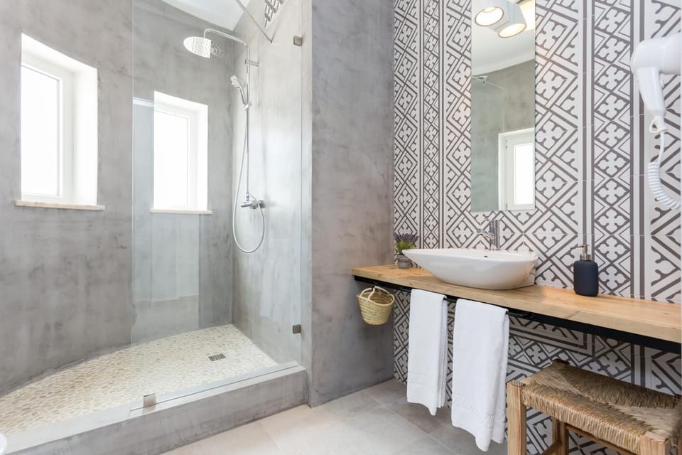 Shower, Toilet, Spring, Day, Winter, Summer, Bathroom, Decorative detail, Decorative detail, Autumn