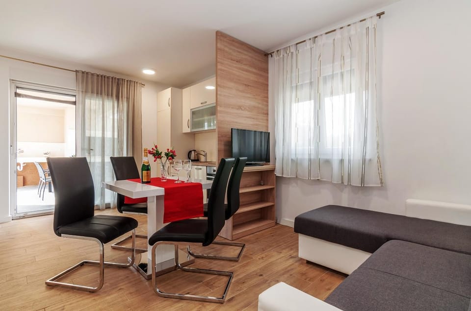 Spring, Living room, On site