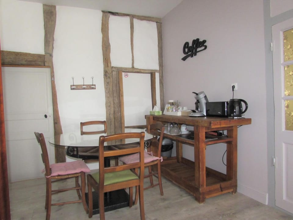 Seating area, Dining area