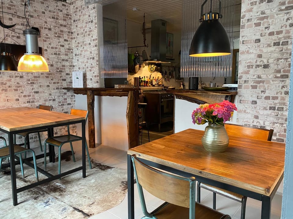 Property building, Restaurant/places to eat