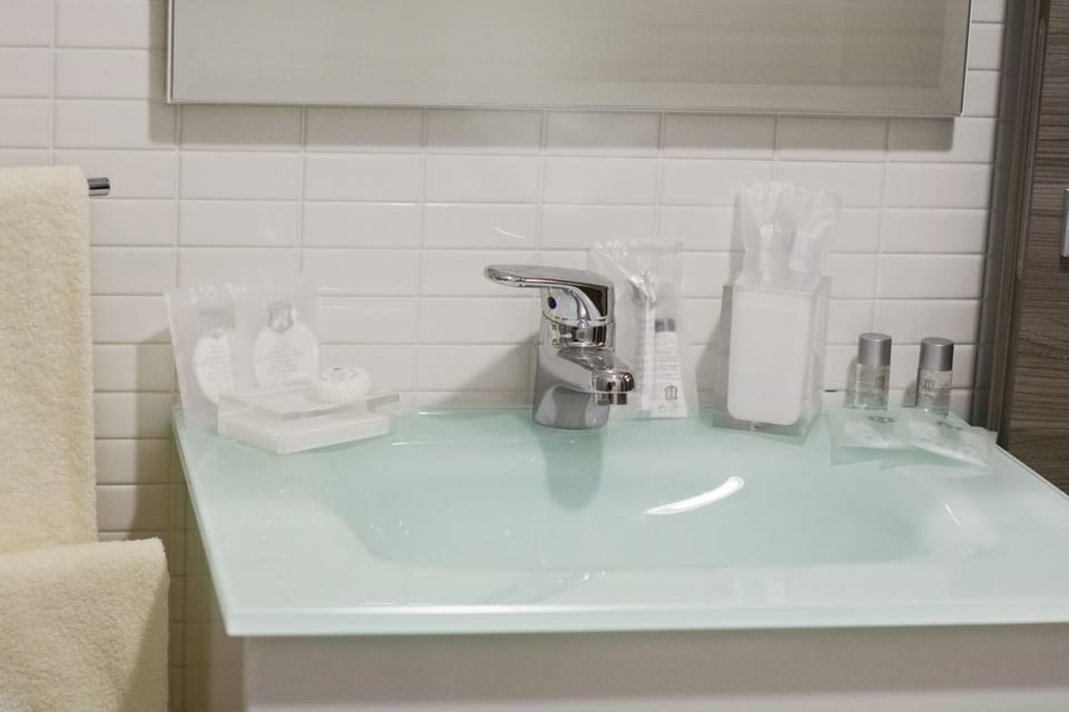 Bathroom, Decorative detail