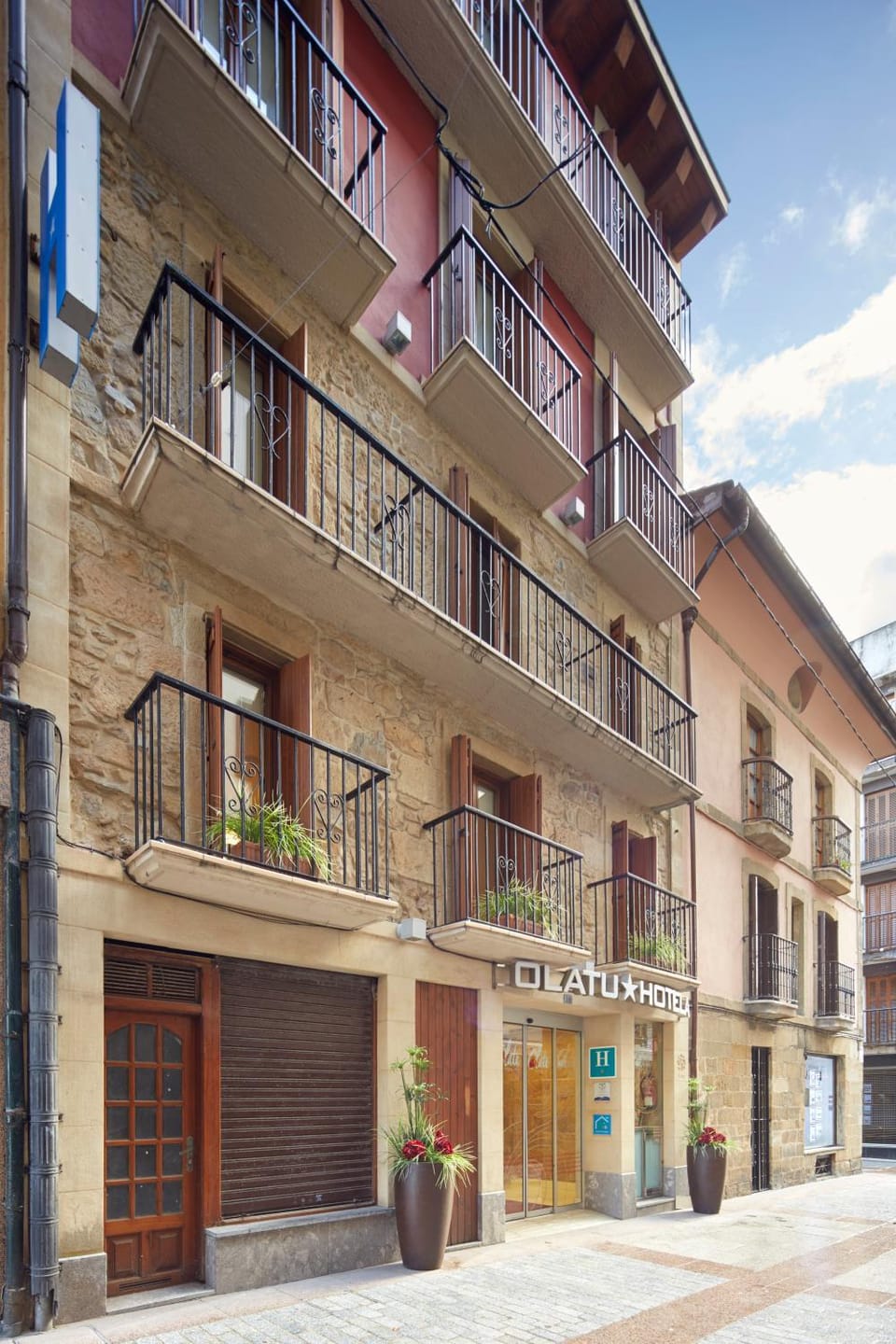 Facade/entrance