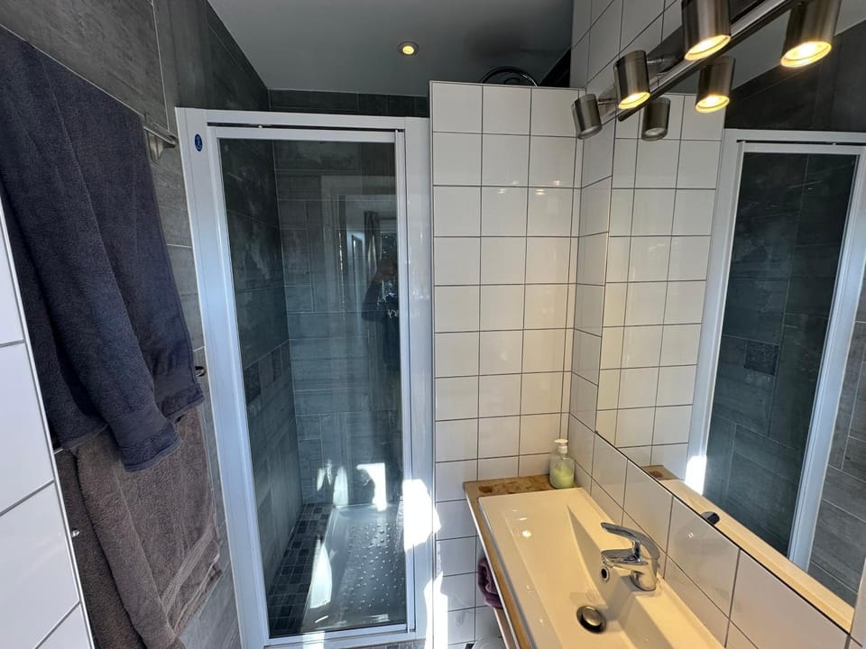 ECO STUDIOS mezzanine wifi stationnement rue gratuit terrasse dans jardin House in Rouen