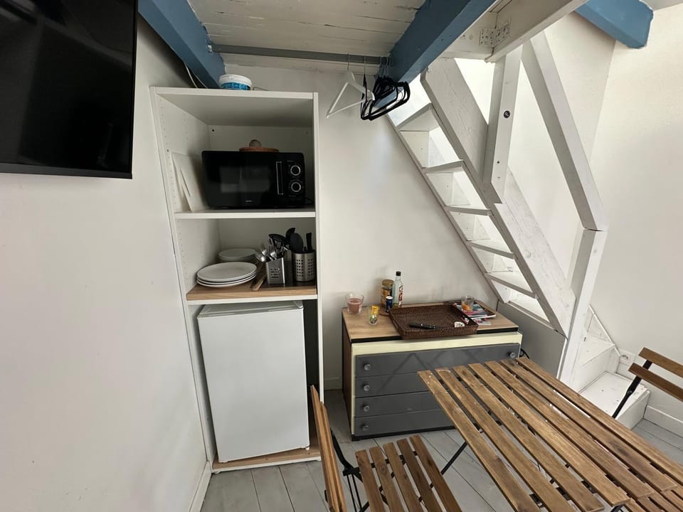 ECO STUDIOS mezzanine wifi stationnement rue gratuit terrasse dans jardin House in Rouen