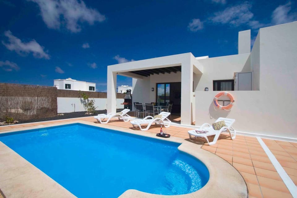 Day, Swimming pool