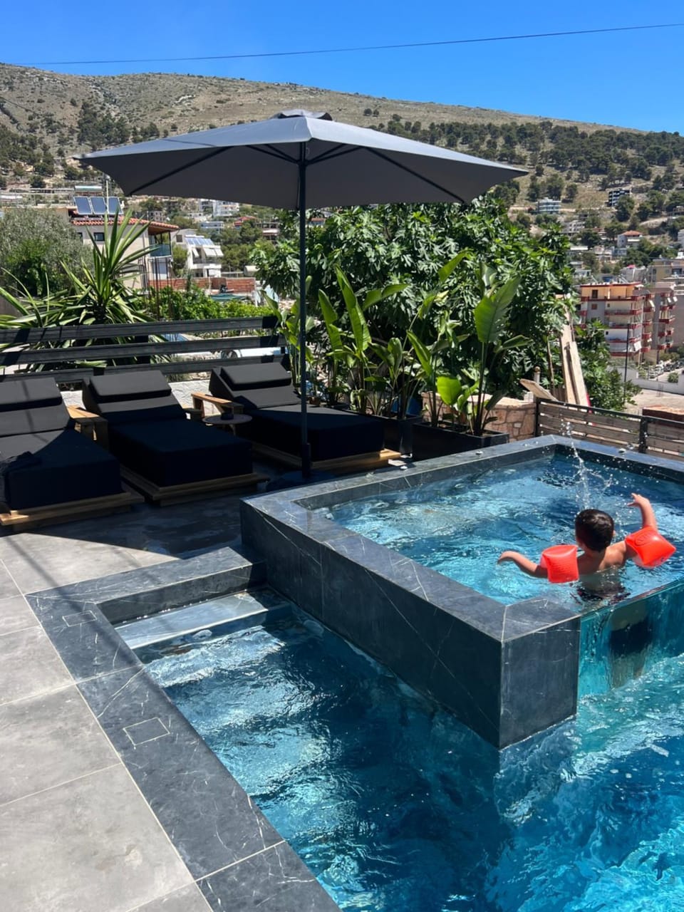 Apartments Sadiku with swimming pool & jacuzzi Apartment in Sarandë