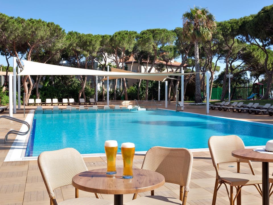 Swimming pool, Swimming pool