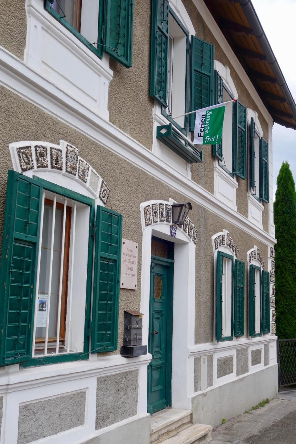 Facade/entrance