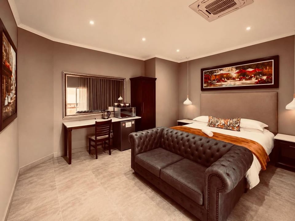 Bed, Kitchen or kitchenette, Bedroom
