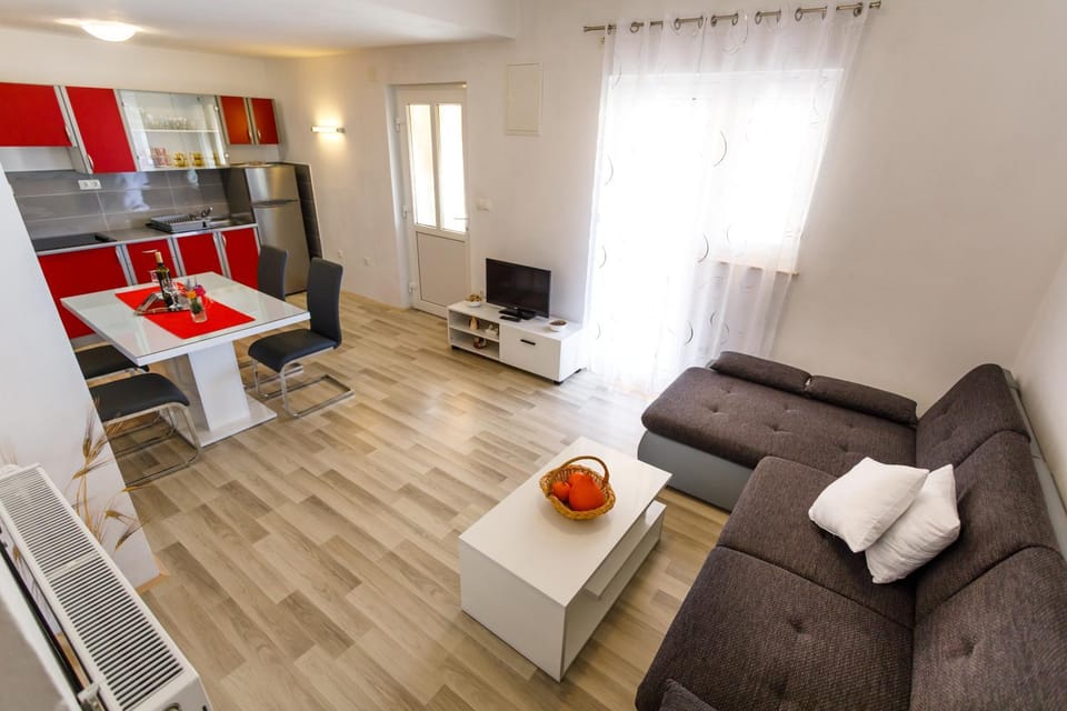 TV and multimedia, Kitchen or kitchenette, Living room, Dining area
